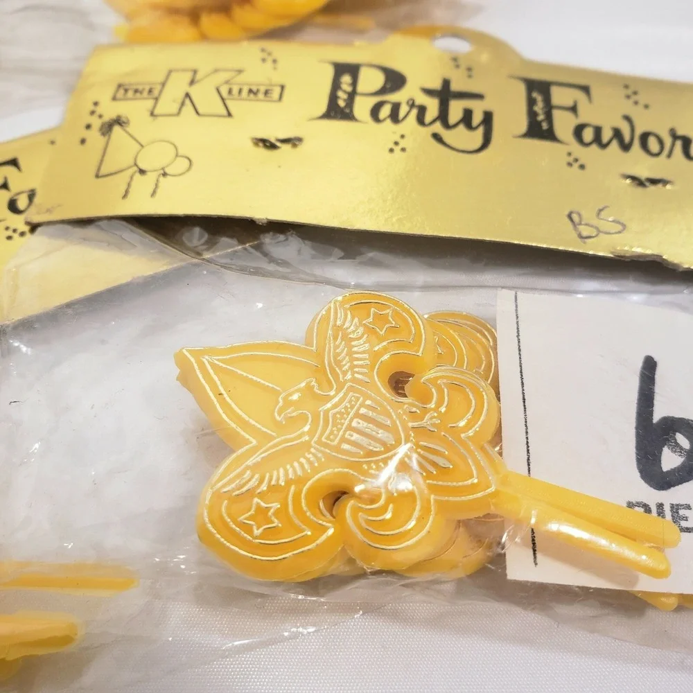 Vintage Lot Of 6 Packs Girl Scout GOLD Emblem 36 Cupcake Toppers Cake *NEW*